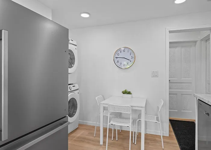 Homestay Shadyside, 3a Modern And Spacious Private Bedroom With Shared Bathroom And Free Parking *
