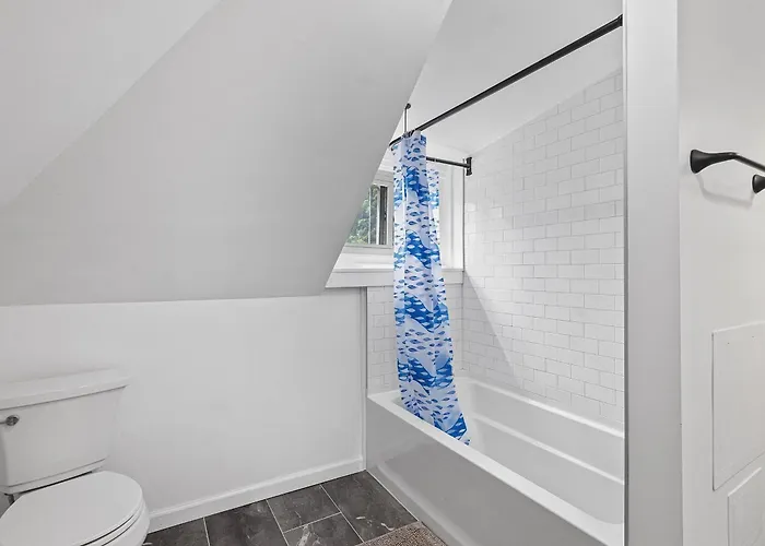 Shadyside, 3a Modern And Spacious Private Bedroom With Shared Bathroom And Free Parking *