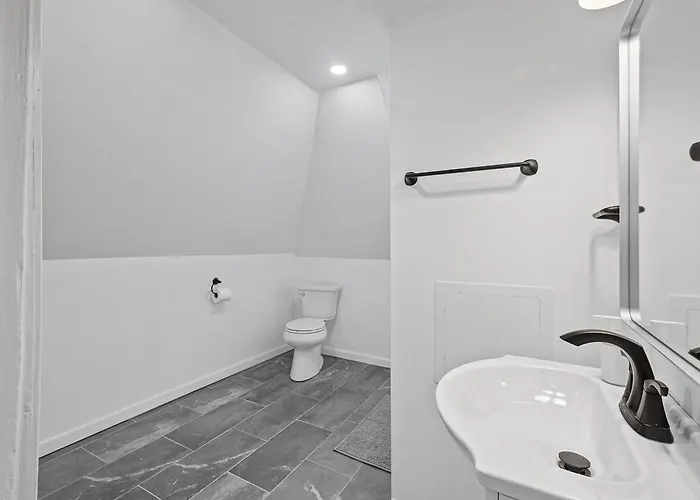 Shadyside, 3a Modern And Spacious Private Bedroom With Shared Bathroom And Free Parking Pittsburgh