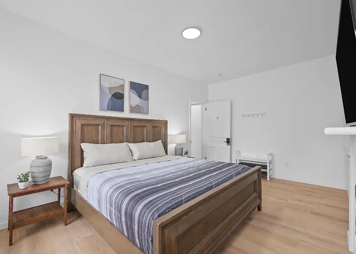 Shadyside, 3a Modern And Spacious Private Bedroom With Shared Bathroom And Free Parking Homestay