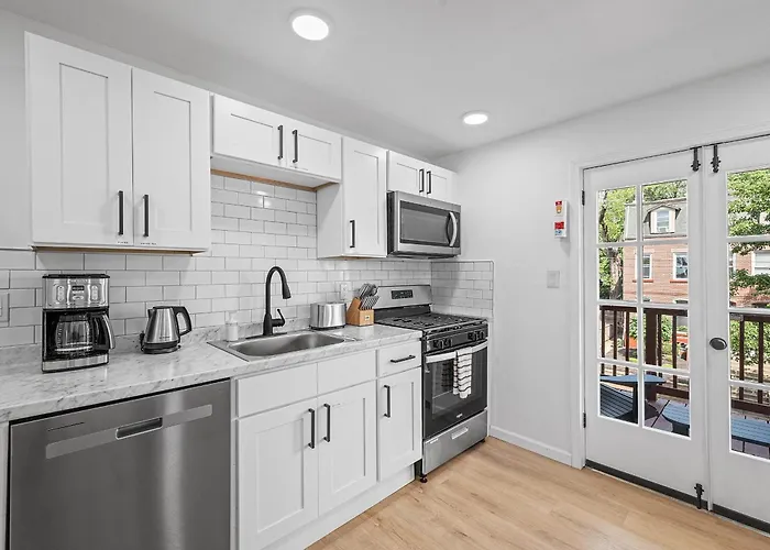 Shadyside, 3a Modern And Spacious Private Bedroom With Shared Bathroom And Free Parking Homestay